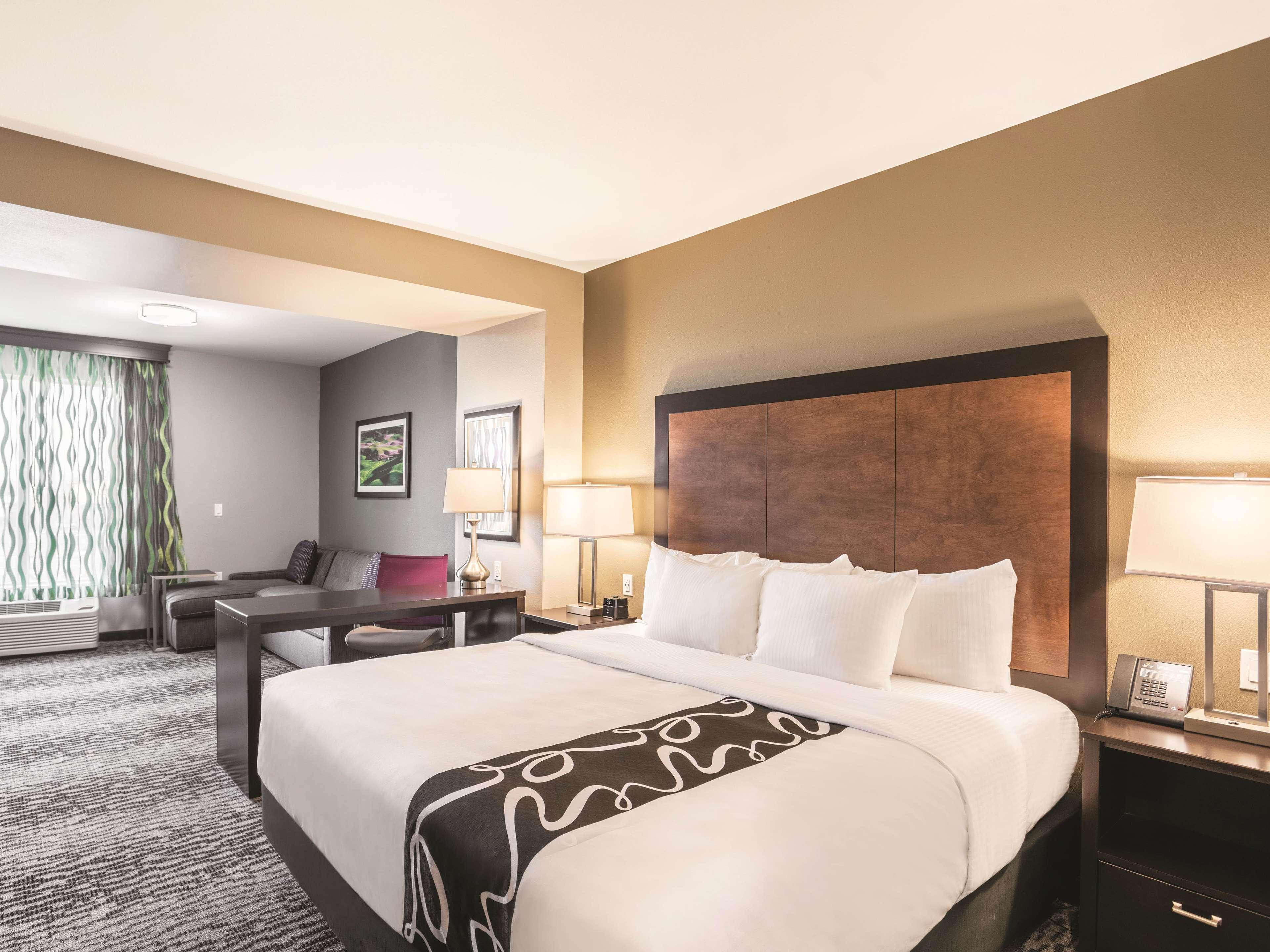 La Quinta Inn & Suites By Wyndham Уала Уала Екстериор снимка