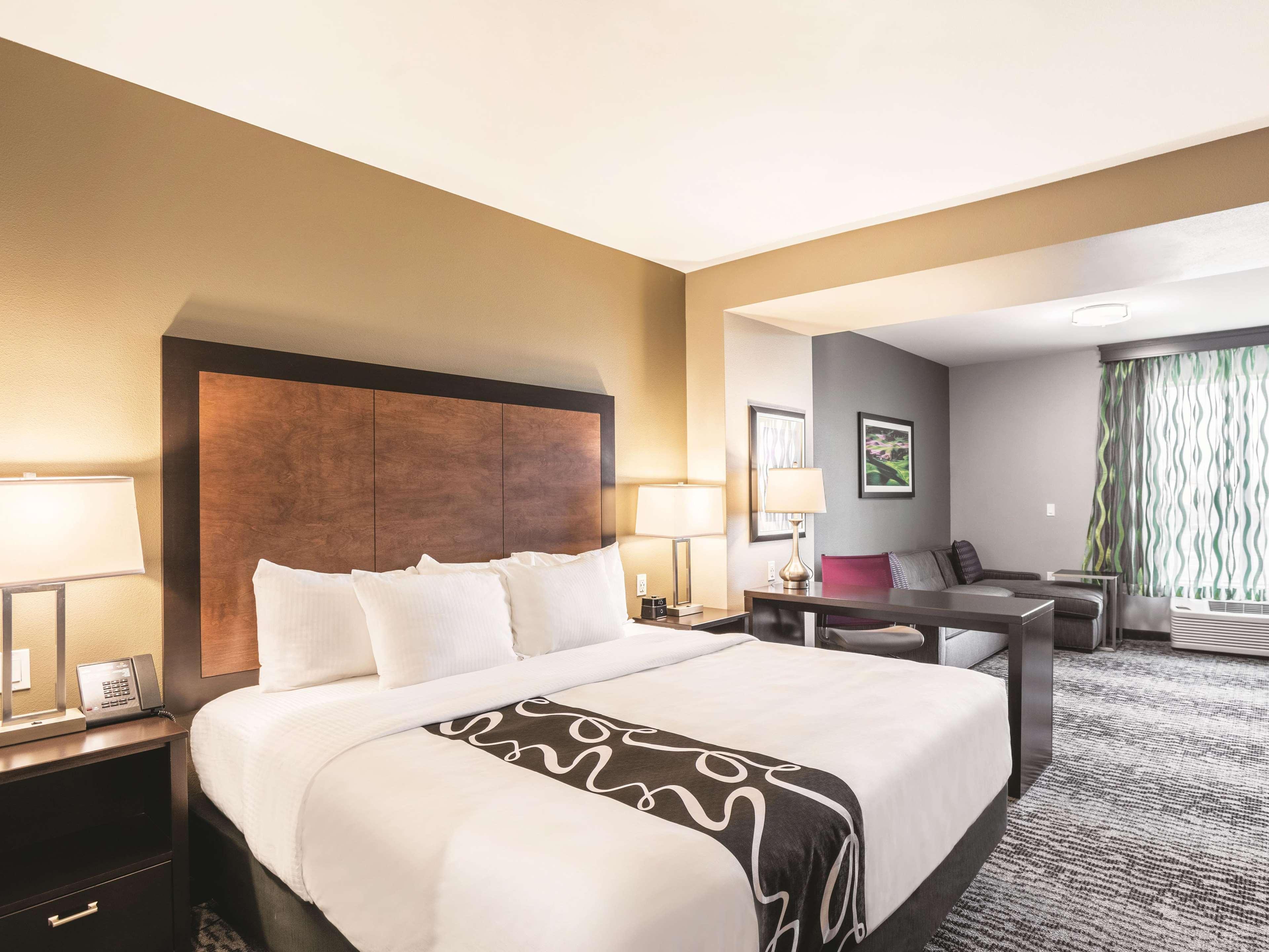 La Quinta Inn & Suites By Wyndham Уала Уала Екстериор снимка