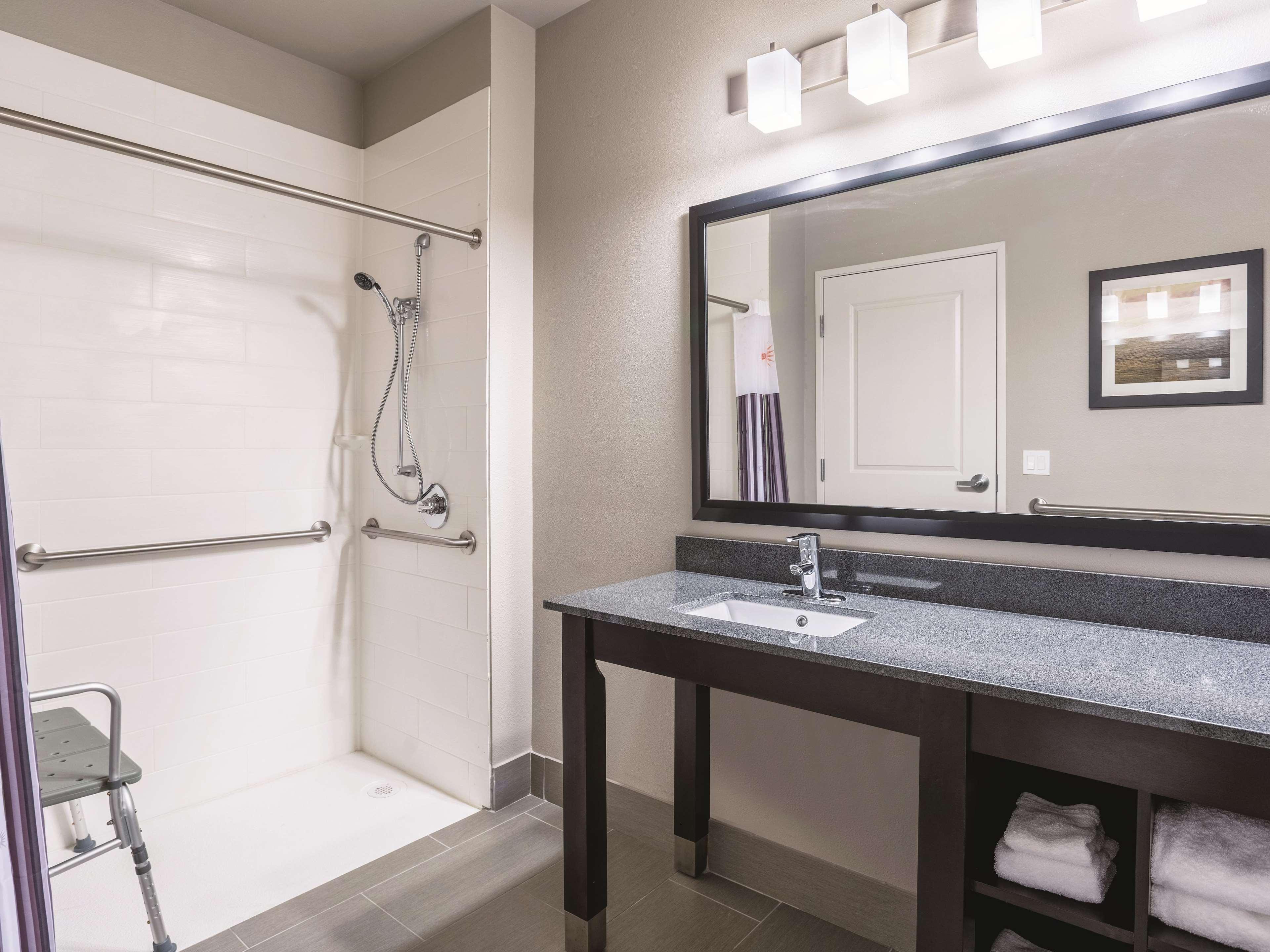 La Quinta Inn & Suites By Wyndham Уала Уала Екстериор снимка