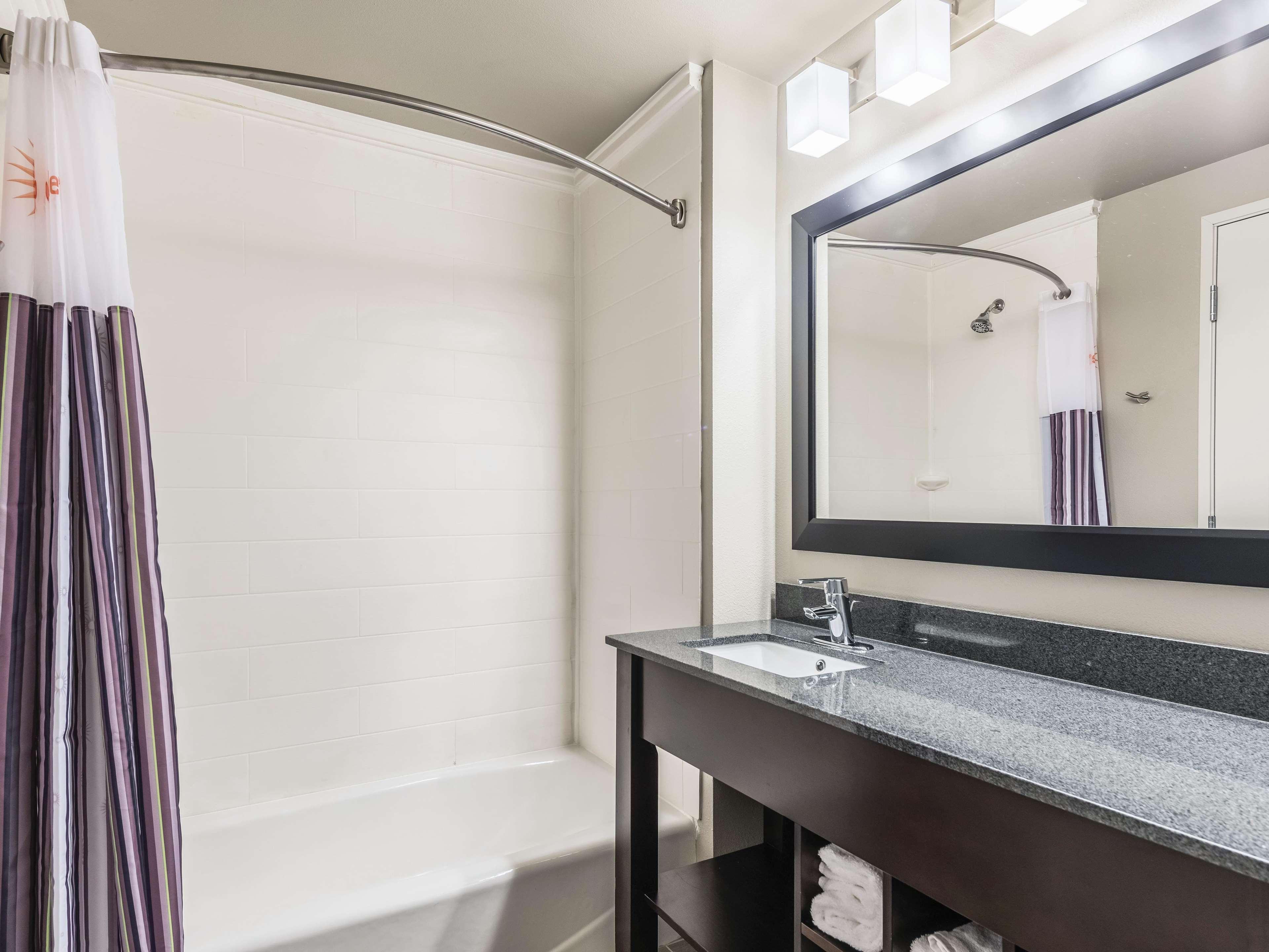 La Quinta Inn & Suites By Wyndham Уала Уала Екстериор снимка