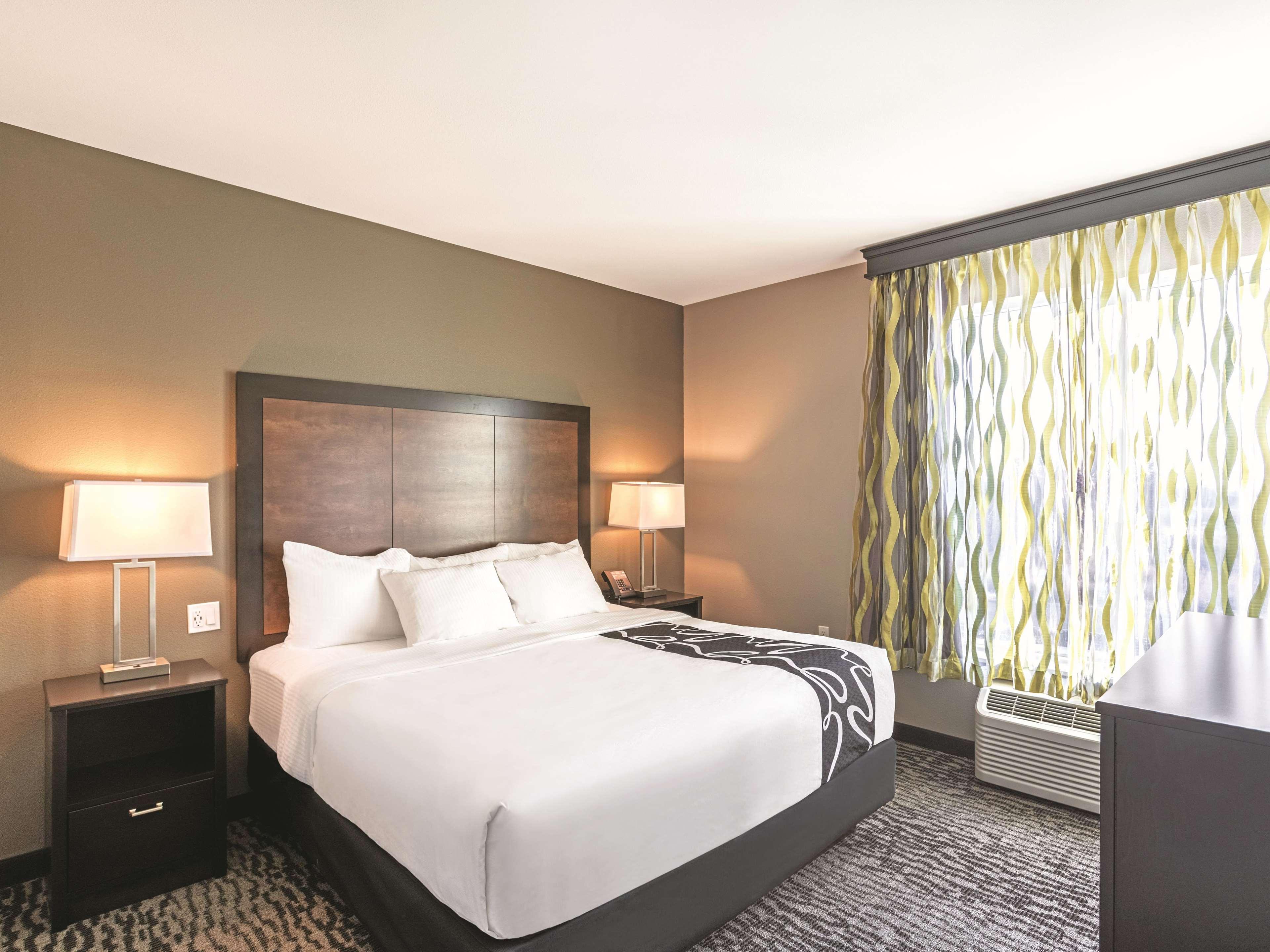 La Quinta Inn & Suites By Wyndham Уала Уала Екстериор снимка