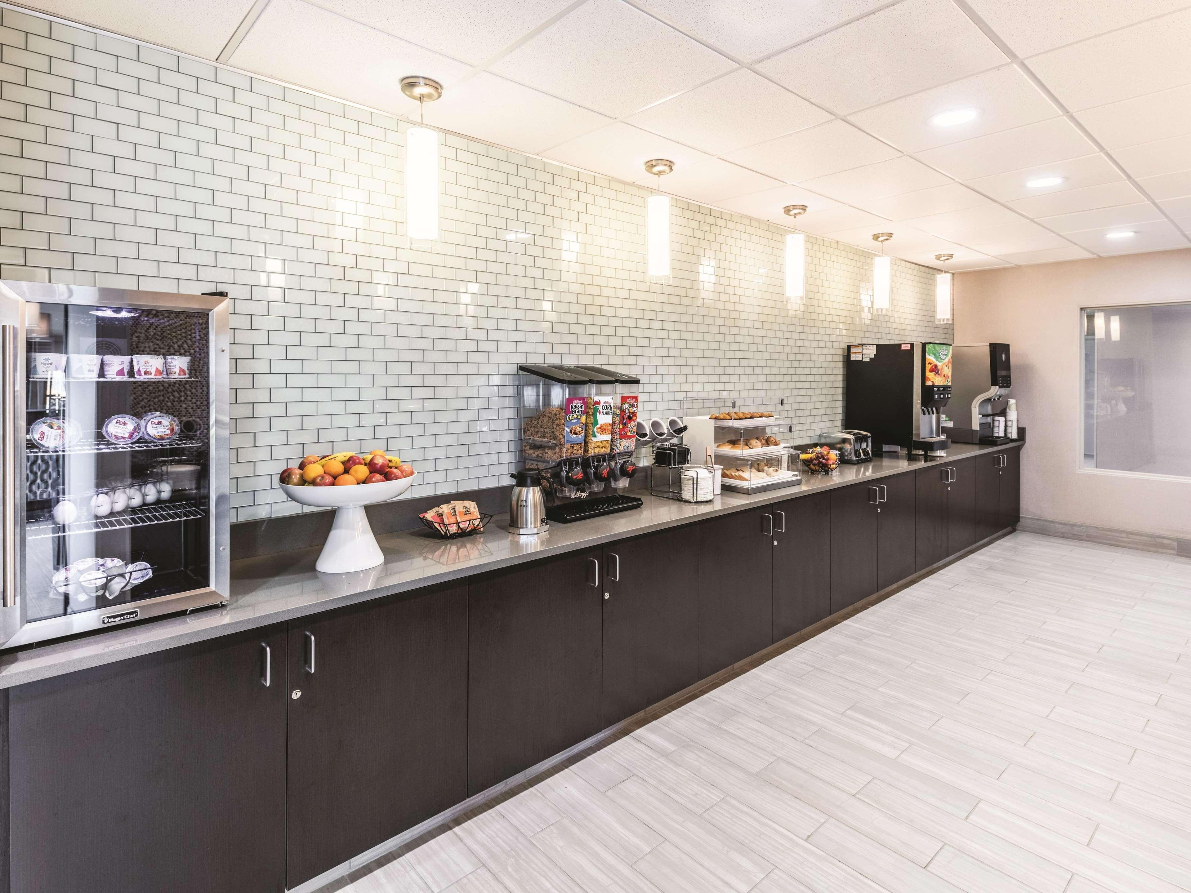 La Quinta Inn & Suites By Wyndham Уала Уала Екстериор снимка