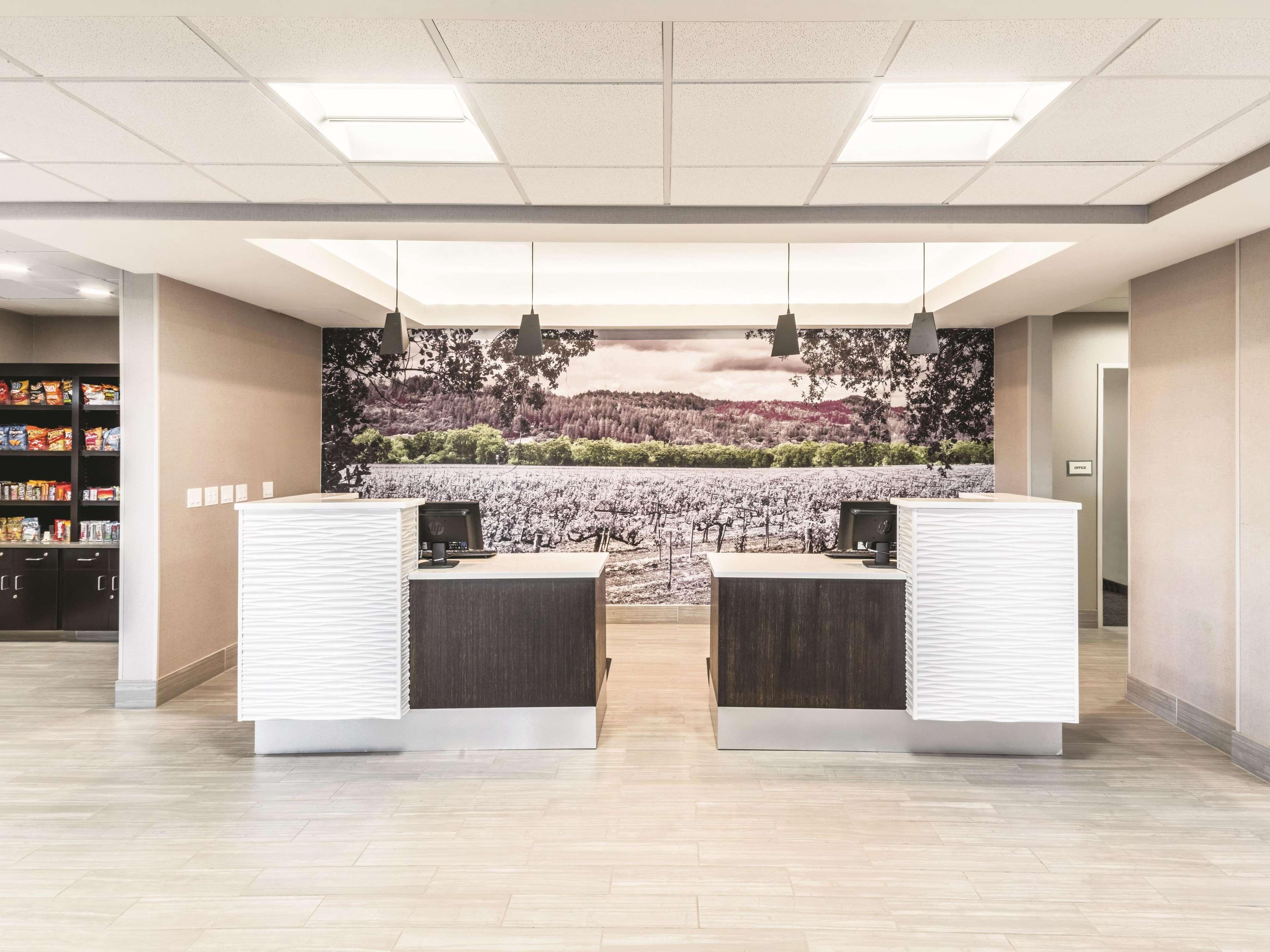 La Quinta Inn & Suites By Wyndham Уала Уала Екстериор снимка
