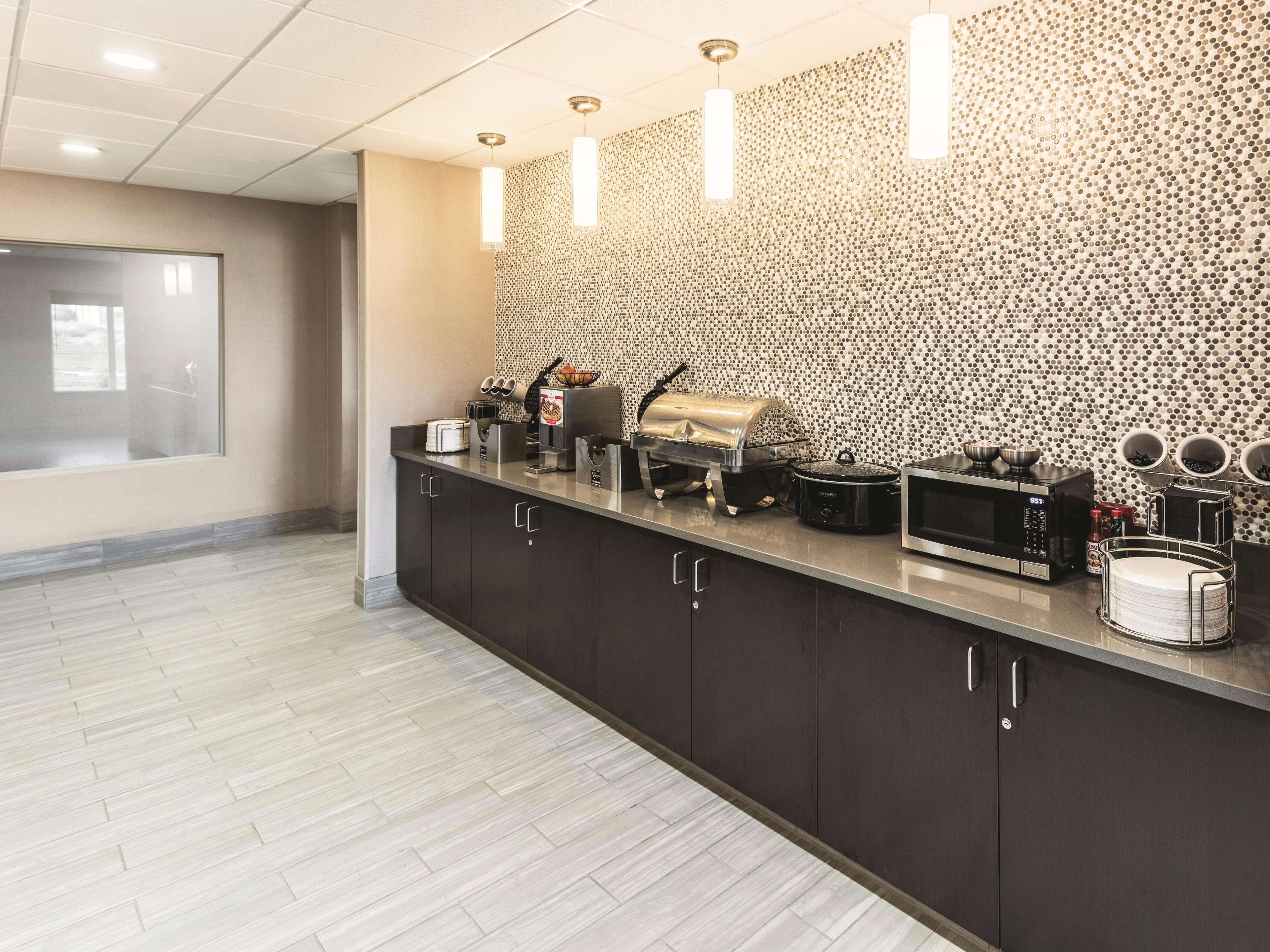 La Quinta Inn & Suites By Wyndham Уала Уала Екстериор снимка