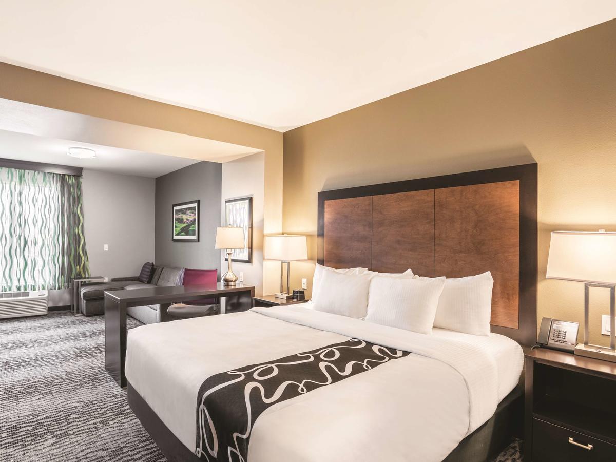 La Quinta Inn & Suites By Wyndham Уала Уала Екстериор снимка